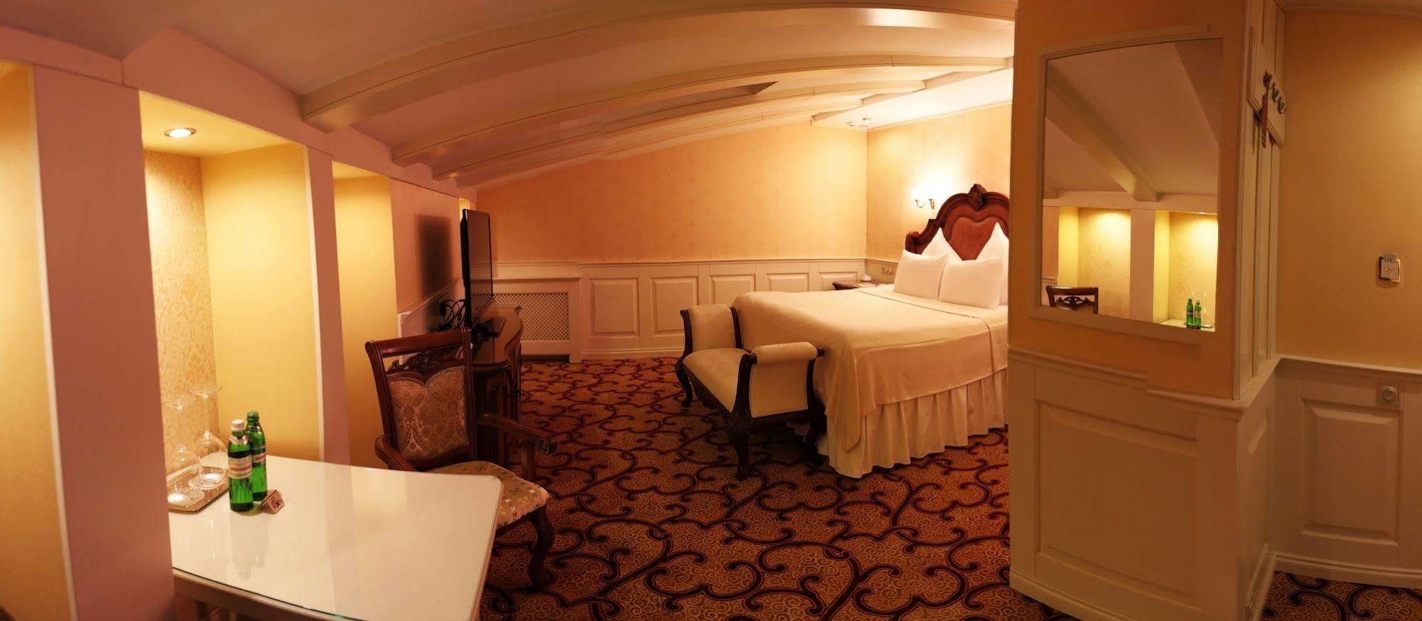 Ministerium Hotel โอเดสซา ภายนอก รูปภาพ